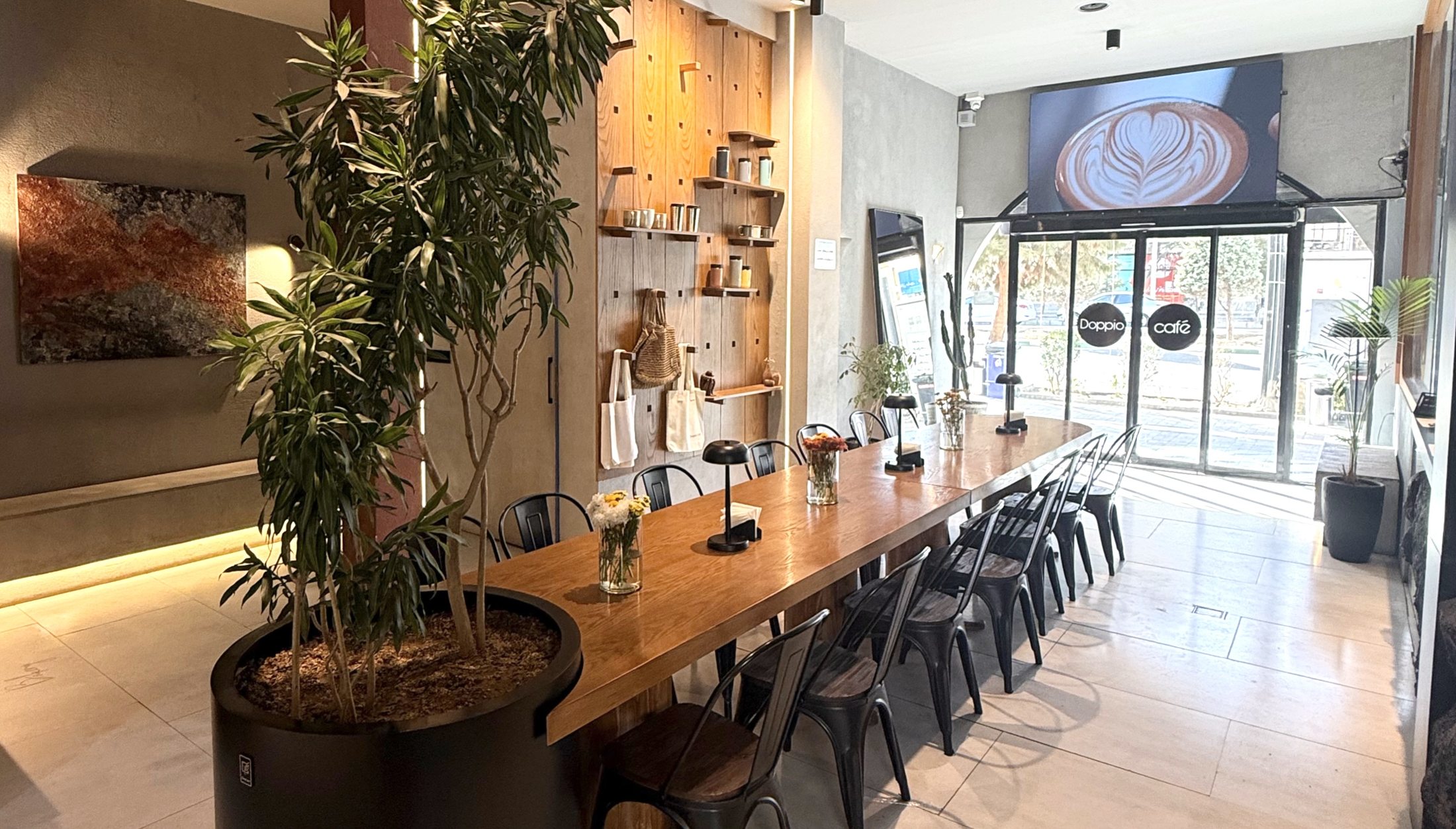 The atmosphere at Doppio Coffee